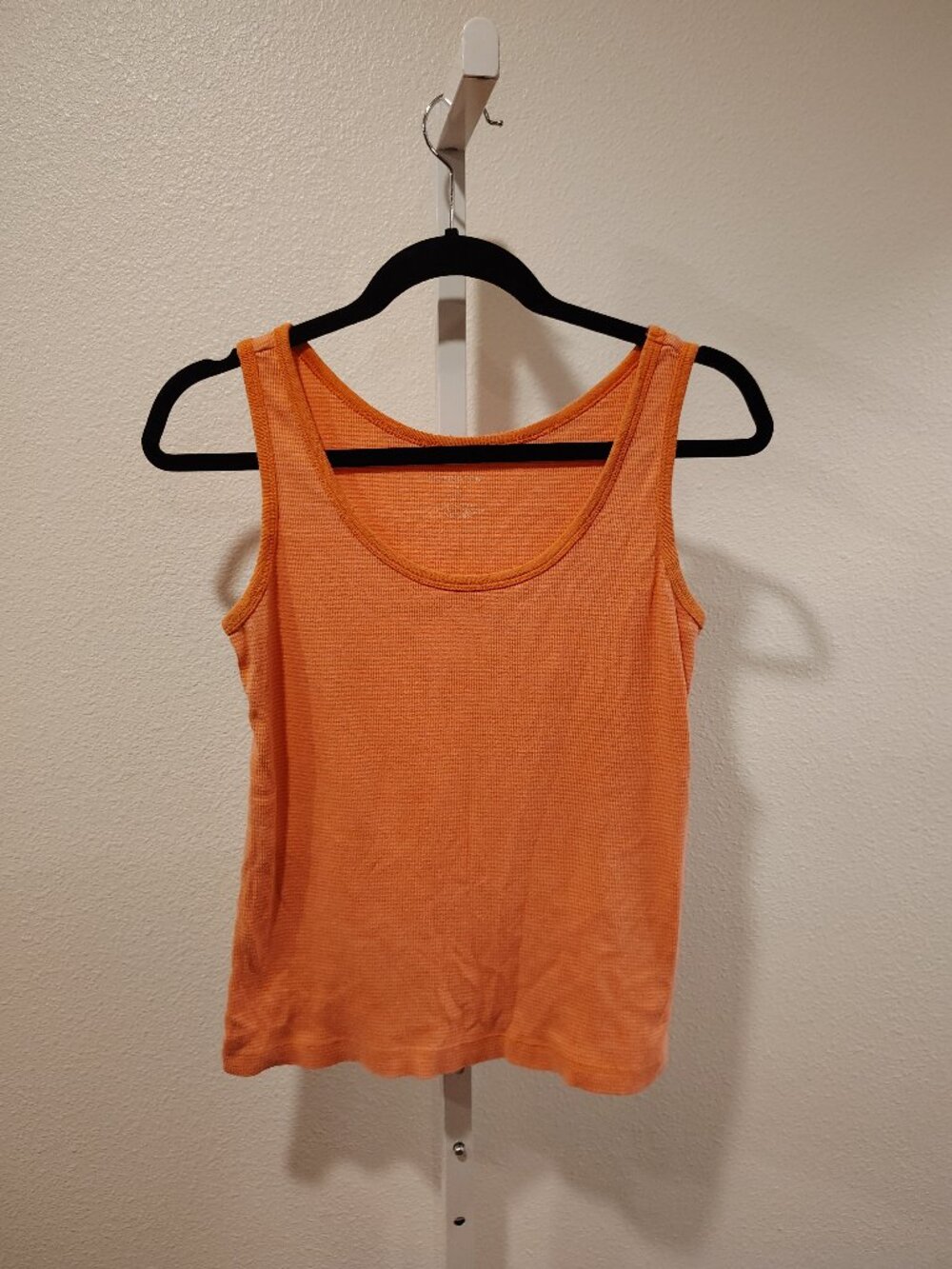 Covington Women's Tank Top Size Medium Cotton Ribbed Scoop Neck Stripes Orange